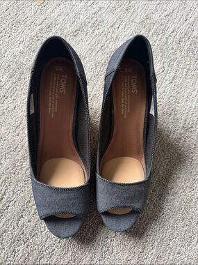 Toms Open-Toe Wedge Pumps